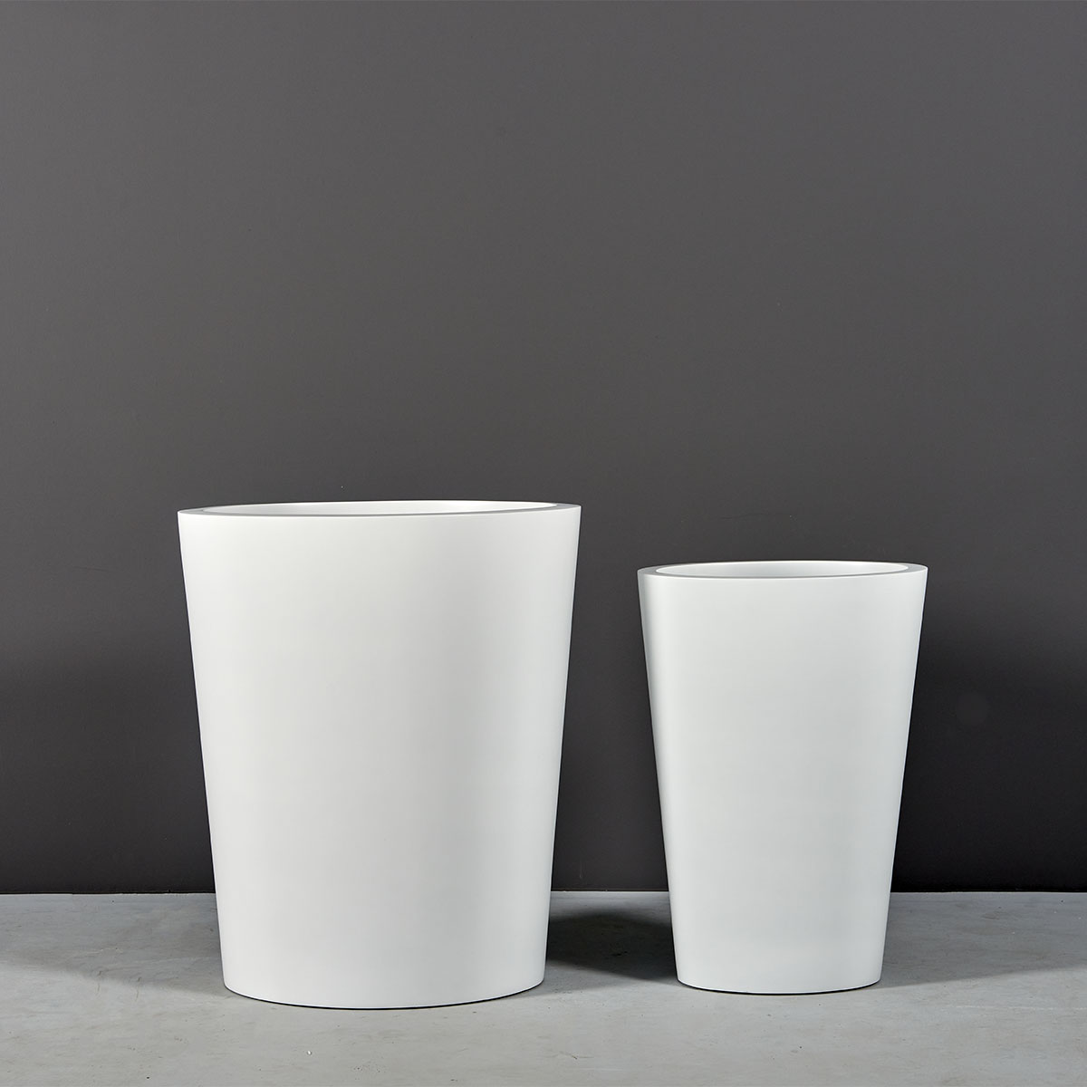 Pego Oval Outdoor Restaurant Planter