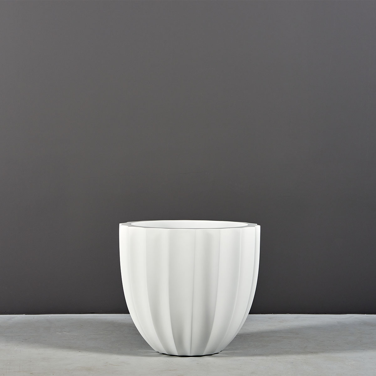 Santa Barbara Low Ribbed Round Outdoor Restaurant Planter